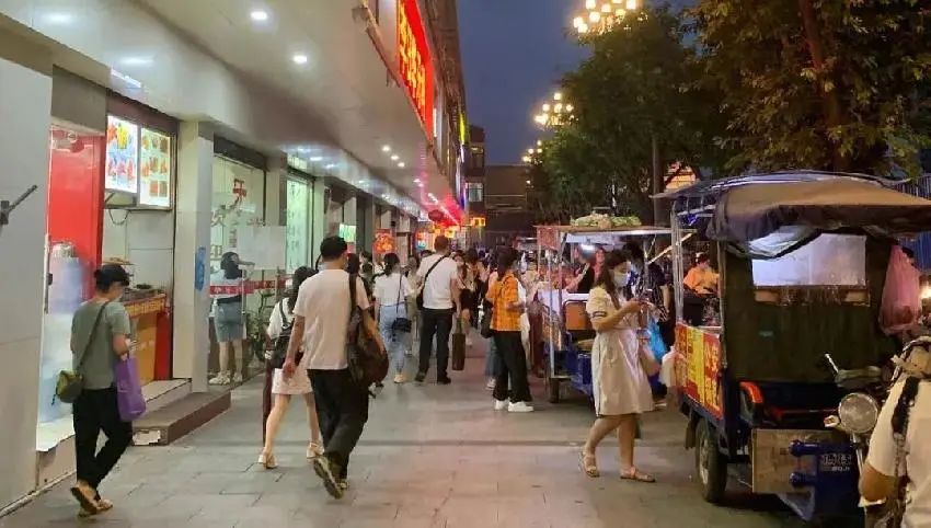 地摊经济火了,是疫情点燃了自由职业吗?