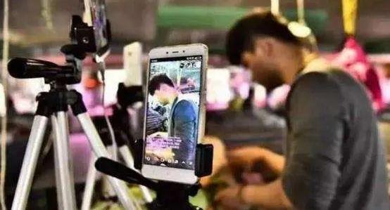 地摊经济背后的数字化，摊位还在地上但经营已经在云上