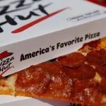 同属百胜餐饮，为何肯德基保持发展，必胜客却深陷危机?