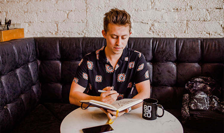 中国互联网2020年鉴:上半年推直播,下半年抢搜索插图 中国互联网2020年鉴:上半年推直播,下半年抢搜索