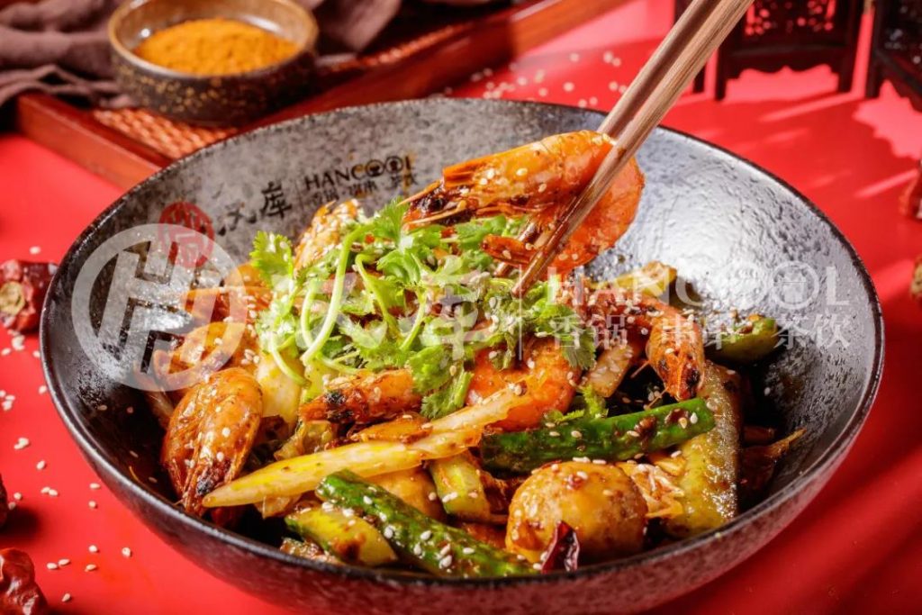 靠麻辣香锅年交易额近亿元：兄弟俩开200家店 打造“餐+饮”服务