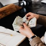 沙特土豪签下6亿支票，投给前百度天才设计师