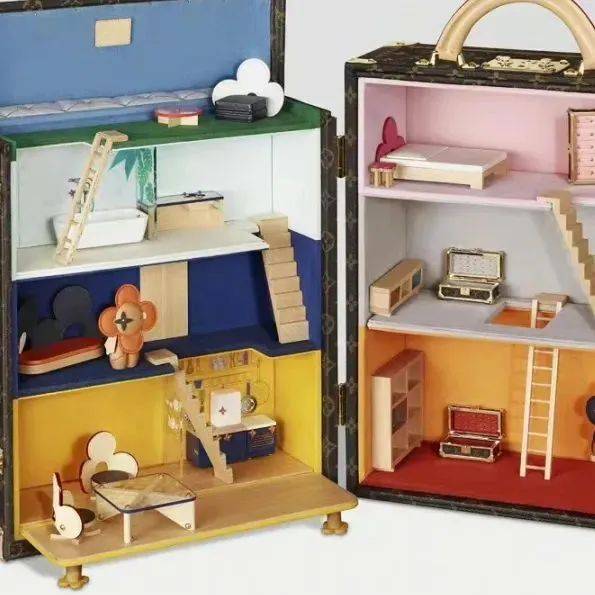 “殡葬风”LV曝光被群嘲,网友:吸血鬼聚会!插图27 “殡葬风”LV曝光被群嘲,网友:吸血鬼聚会!