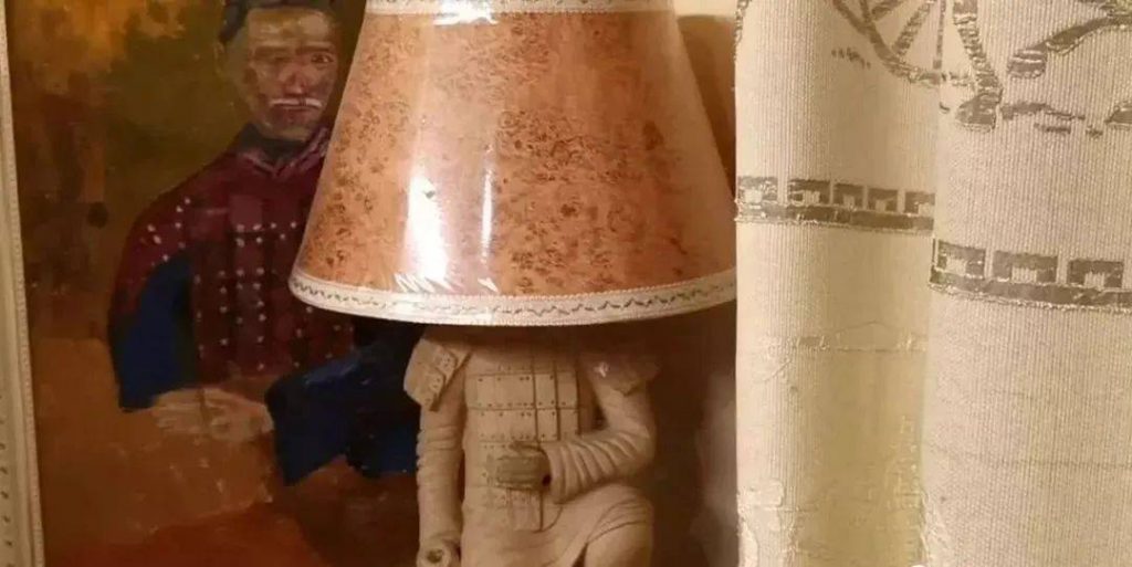 “殡葬风”LV曝光被群嘲,网友:吸血鬼聚会!插图18 “殡葬风”LV曝光被群嘲,网友:吸血鬼聚会!