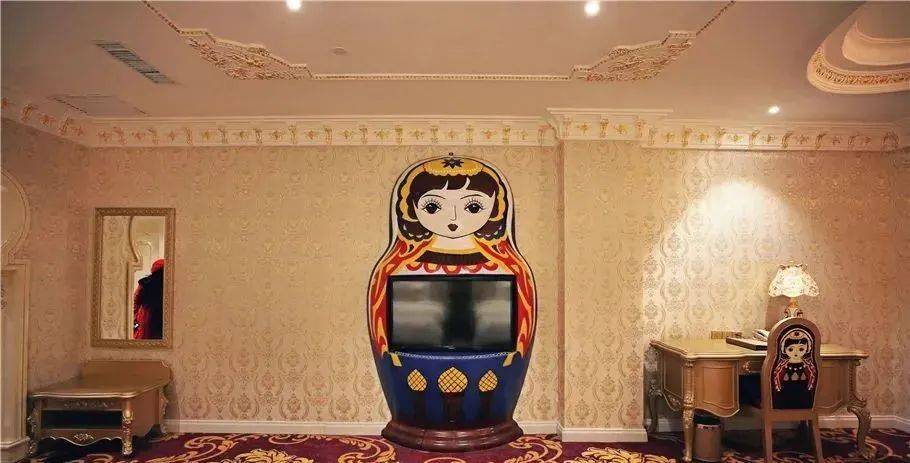 “殡葬风”LV曝光被群嘲,网友:吸血鬼聚会!插图24 “殡葬风”LV曝光被群嘲,网友:吸血鬼聚会!