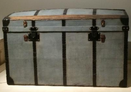 “殡葬风”LV曝光被群嘲,网友:吸血鬼聚会!插图26 “殡葬风”LV曝光被群嘲,网友:吸血鬼聚会!