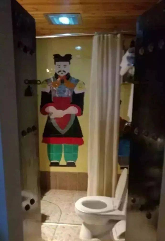 “殡葬风”LV曝光被群嘲,网友:吸血鬼聚会!插图19 “殡葬风”LV曝光被群嘲,网友:吸血鬼聚会!