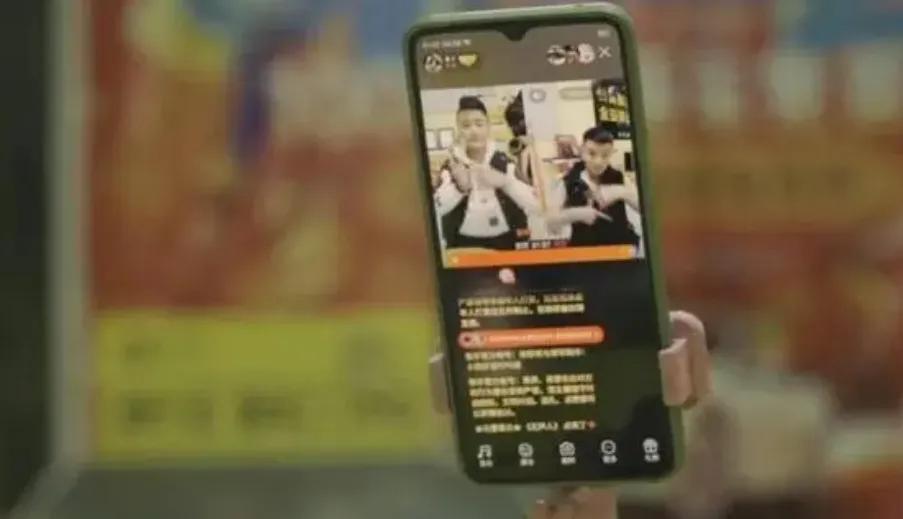 擦边上瘾,卖车直播间变味了插图24 擦边上瘾,卖车直播间变味了