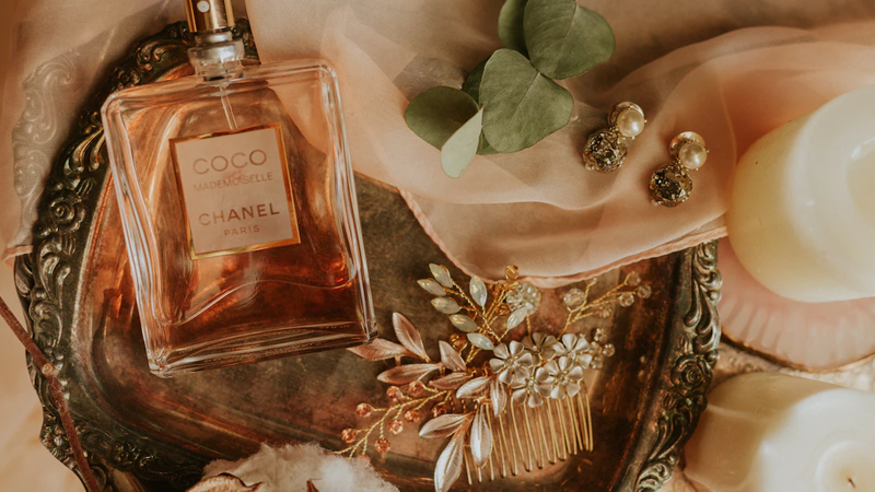 王家卫的《繁花》,广告植入天花板