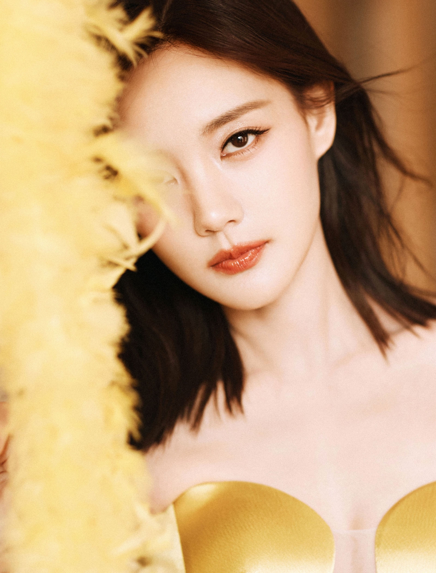 朦胧中嗅出诗意—李一桐