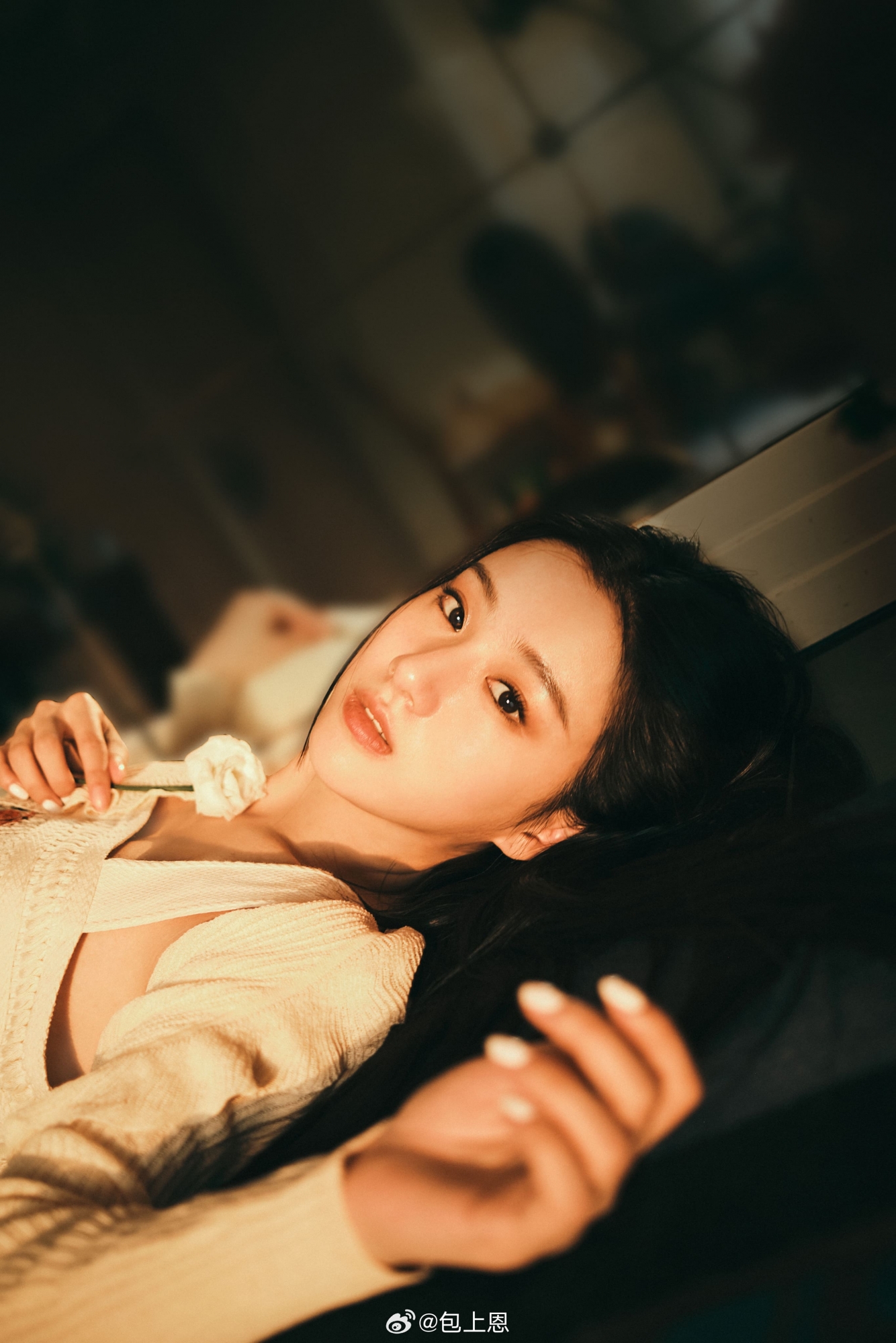 优雅格调缱绻,温柔自身畔蔓延—包上恩