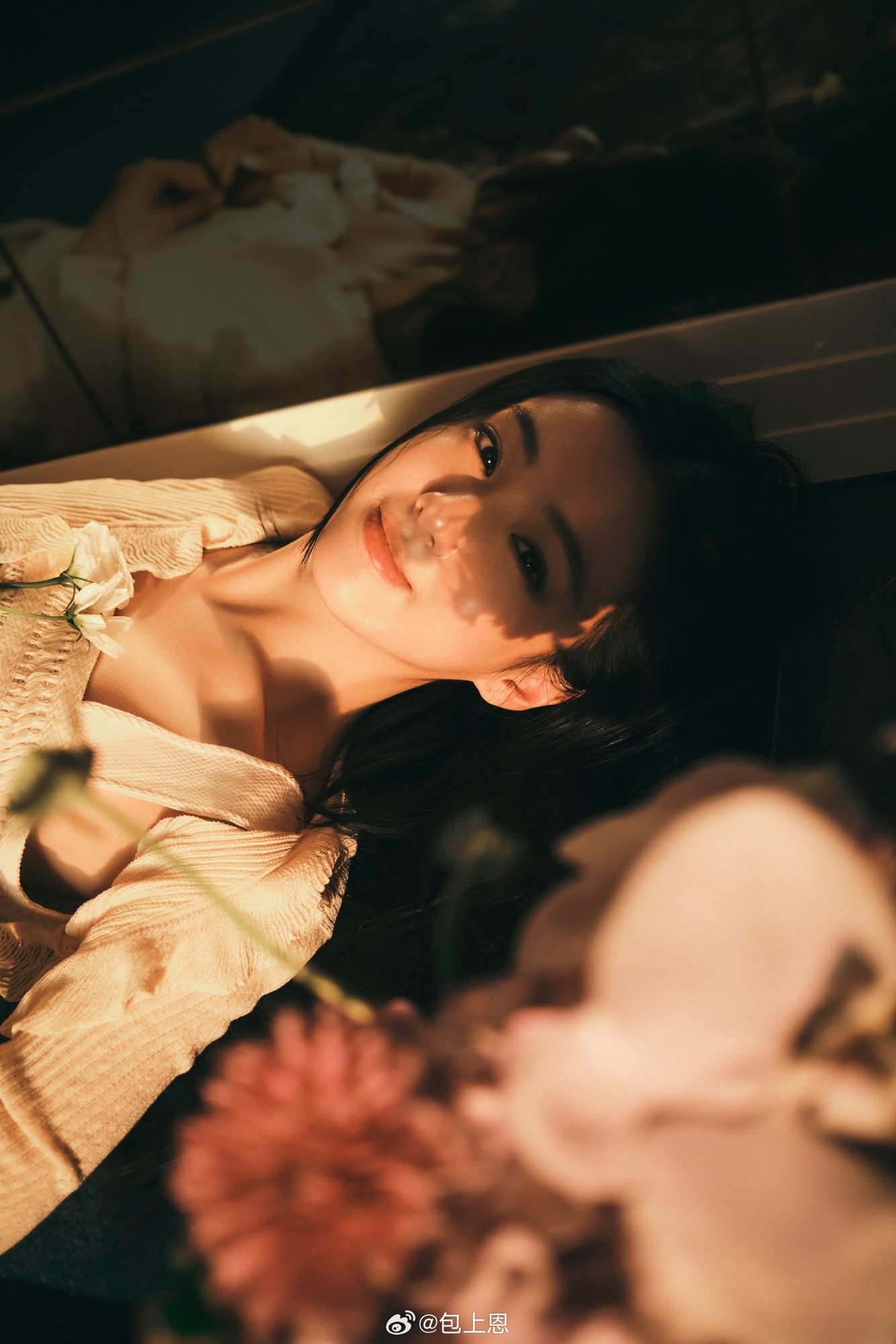 优雅格调缱绻,温柔自身畔蔓延—包上恩