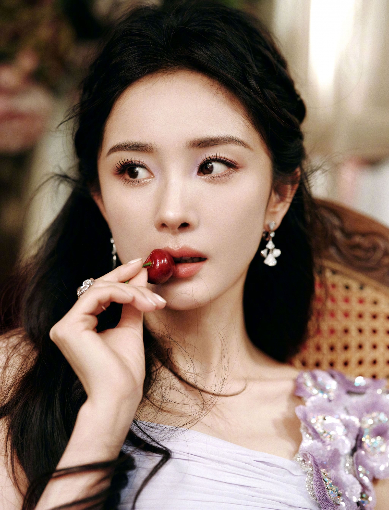 点滴温柔，浇灌出整株丁香色的娇艳—杨幂