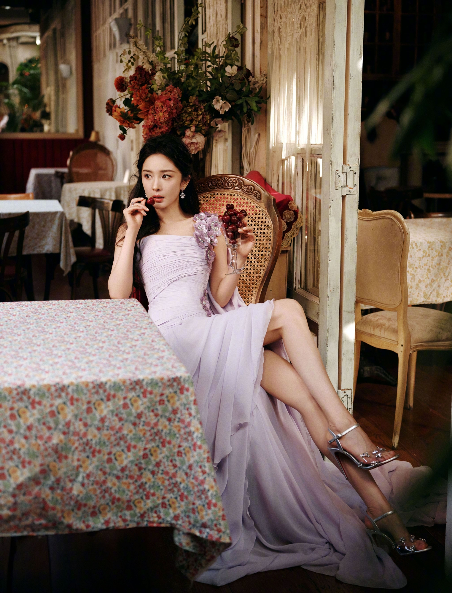 点滴温柔，浇灌出整株丁香色的娇艳—杨幂