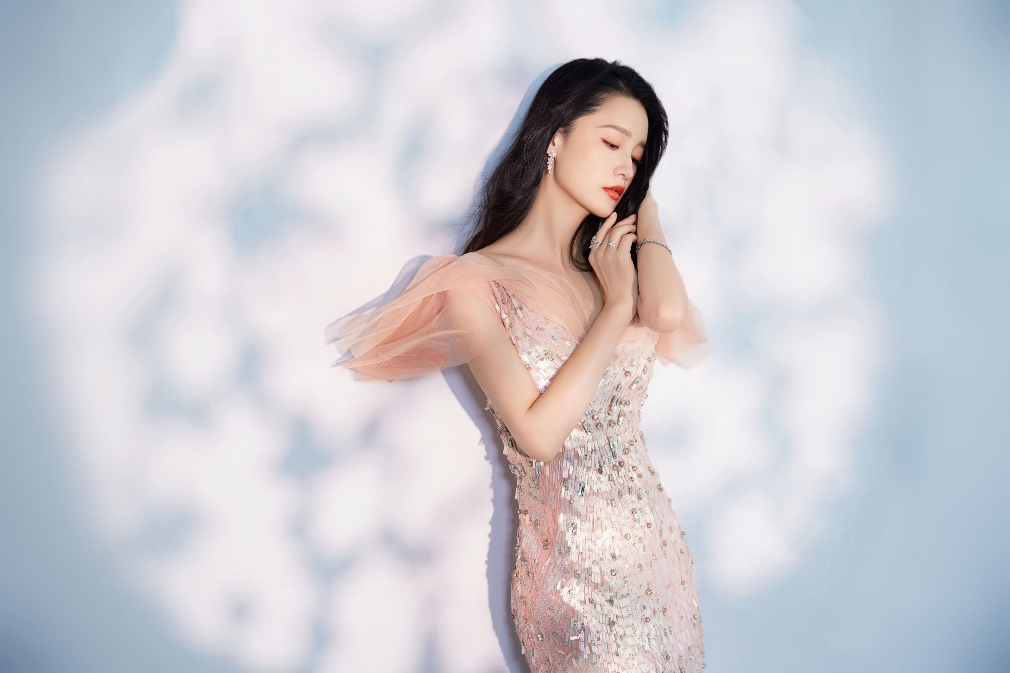 云母屏风烛影深，长河渐落晓星沉—李沁