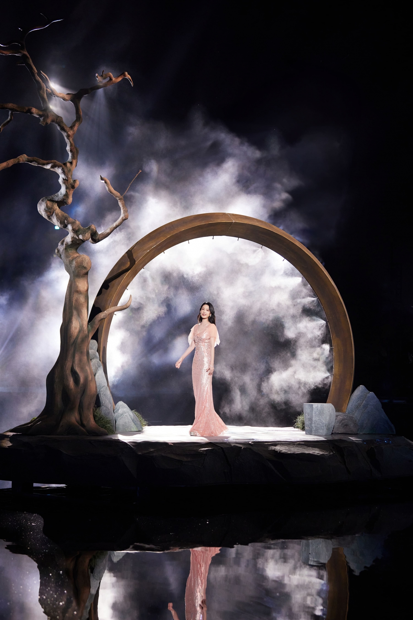 云母屏风烛影深，长河渐落晓星沉—李沁