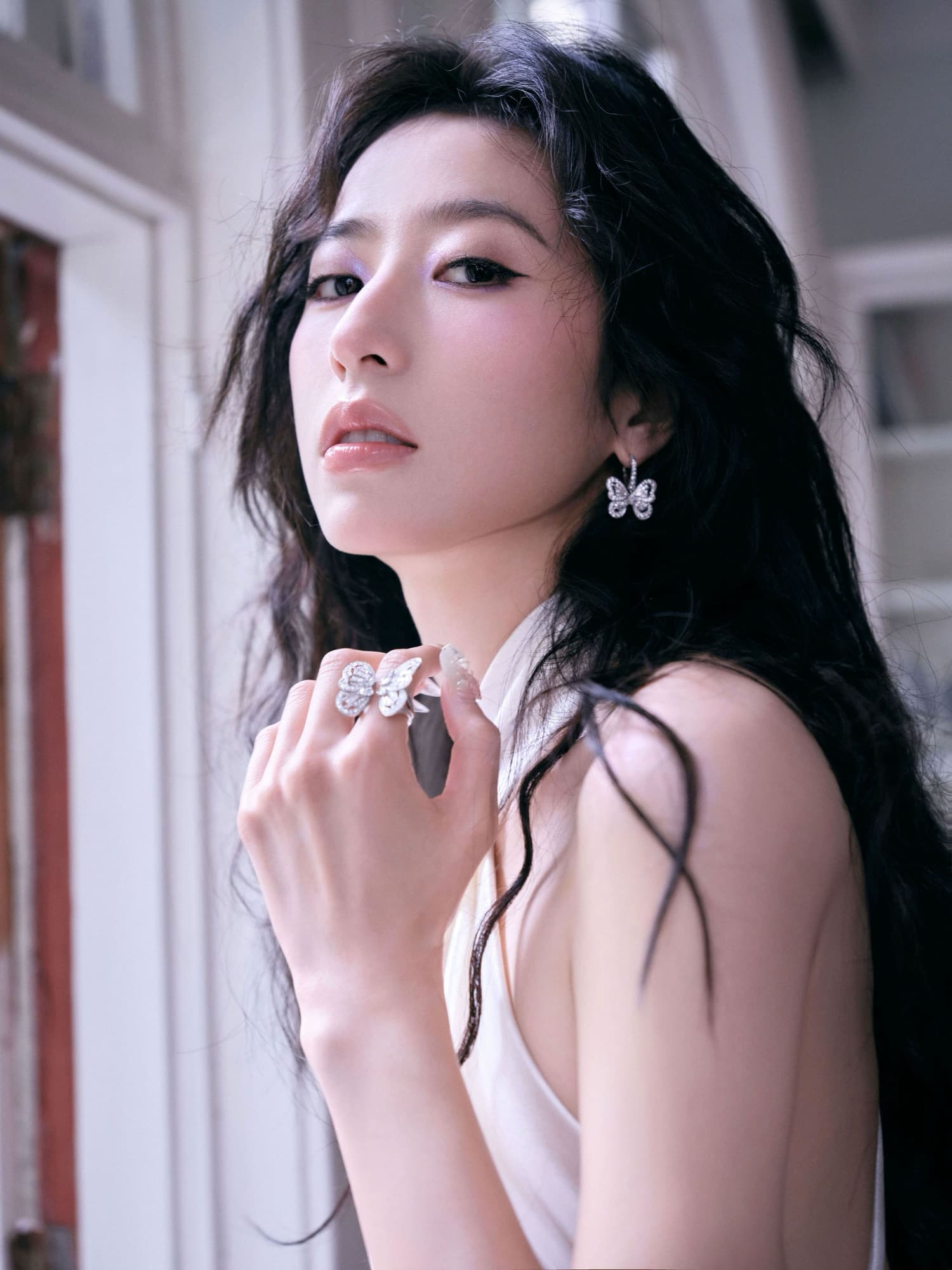 裙摆如流光盈盈，漫遇浪漫摇曳—周雨彤