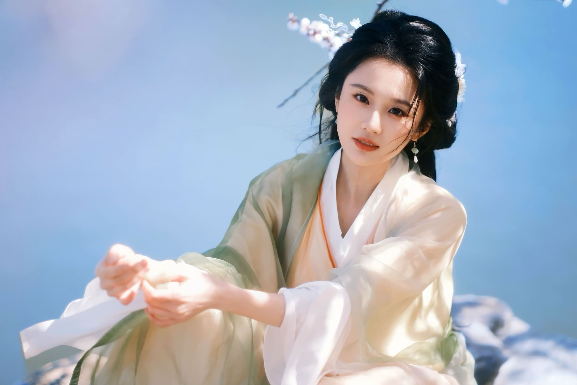 青衫拂风，芬芳迎夏－张慧雯