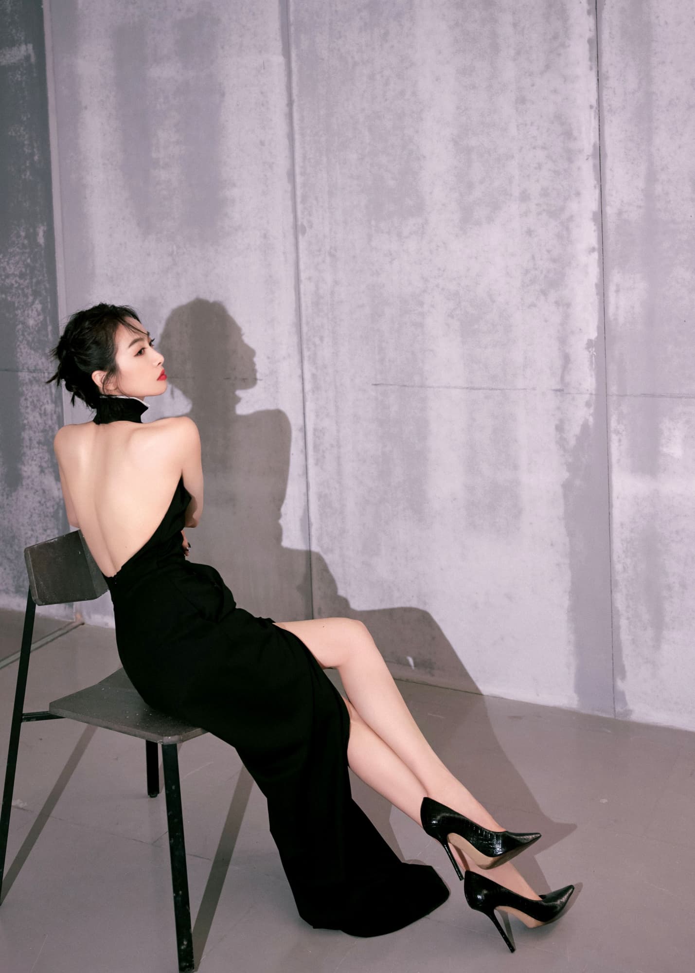 高贵黑露背礼服—宋茜