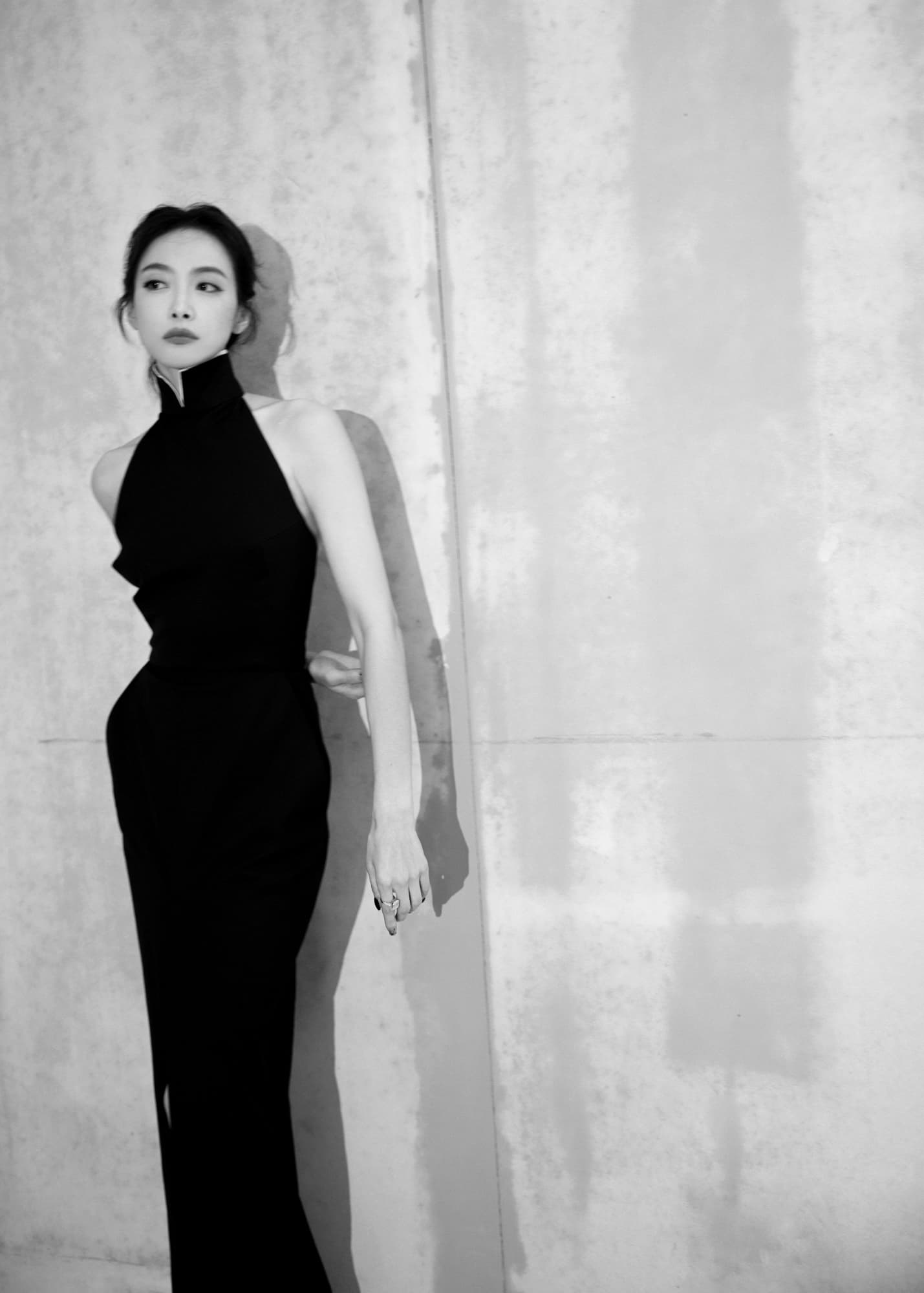 高贵黑露背礼服—宋茜