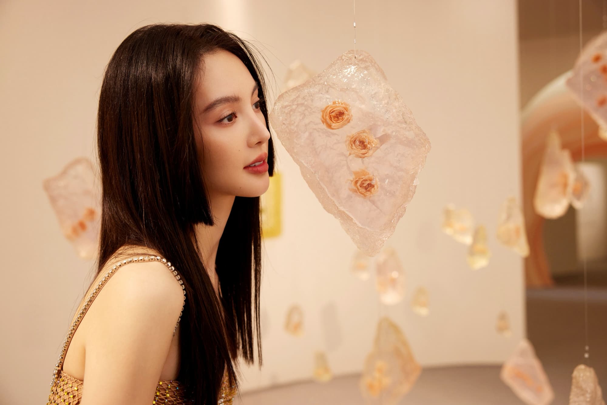 金缕长裙显腰身—金晨