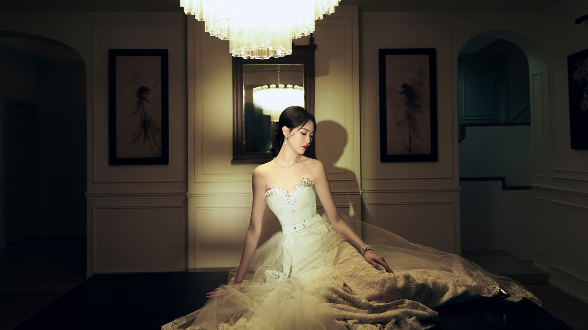 浪漫婉约，在星光点点下恣意盛放—唐嫣