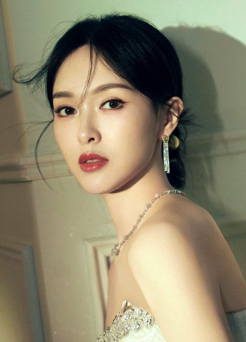 浪漫婉约，在星光点点下恣意盛放—唐嫣