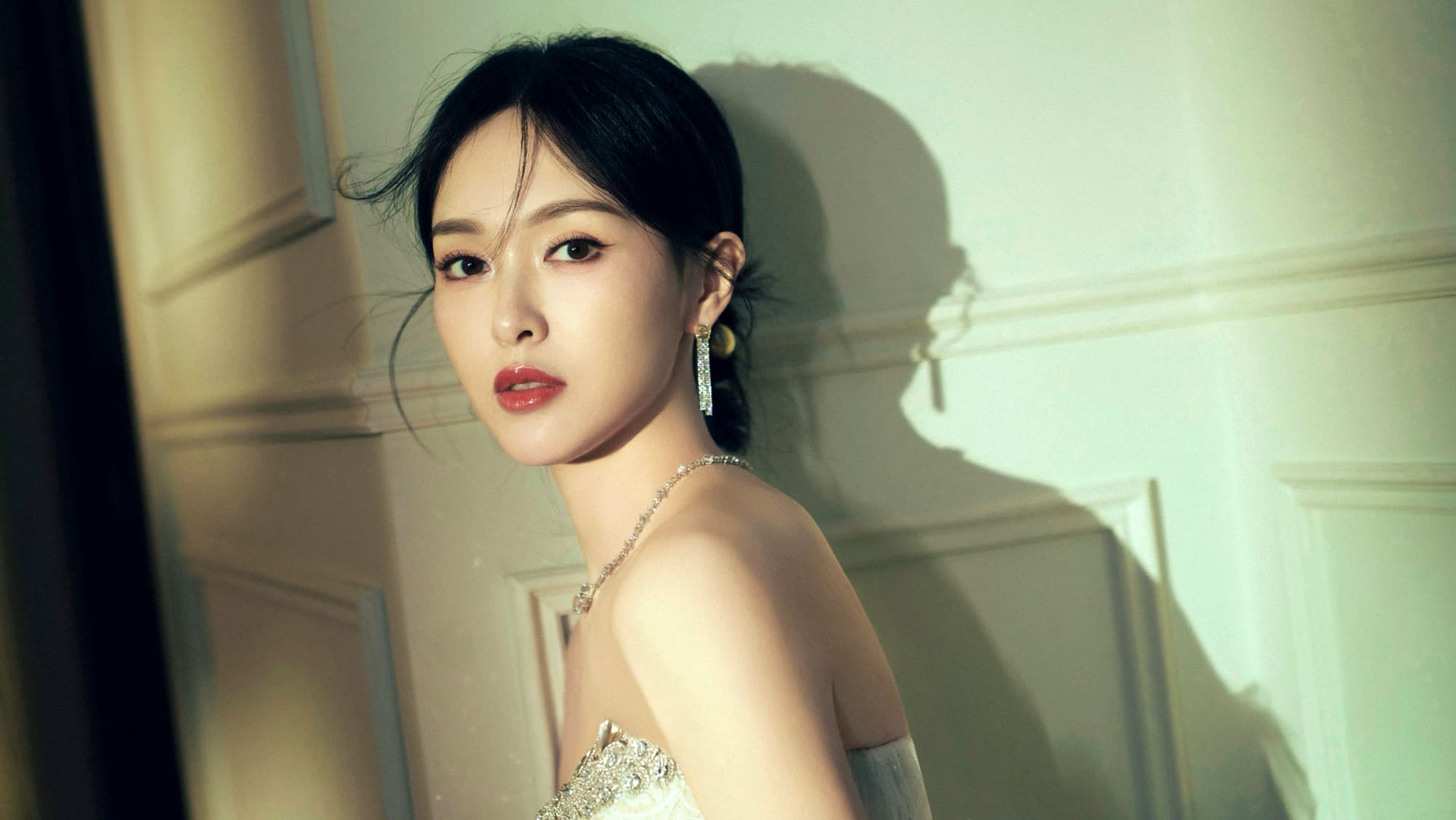 浪漫婉约，在星光点点下恣意盛放—唐嫣