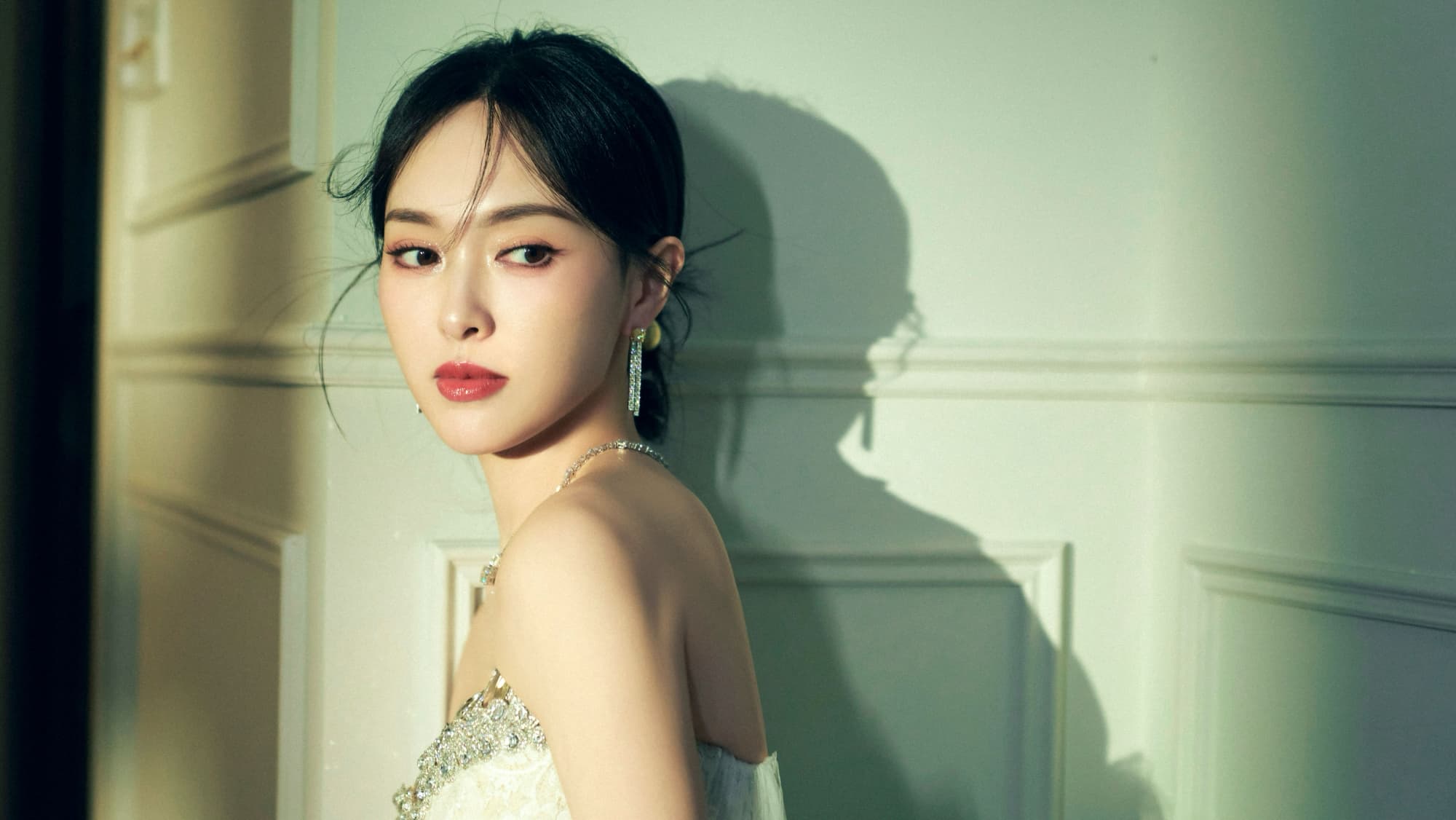 浪漫婉约，在星光点点下恣意盛放—唐嫣