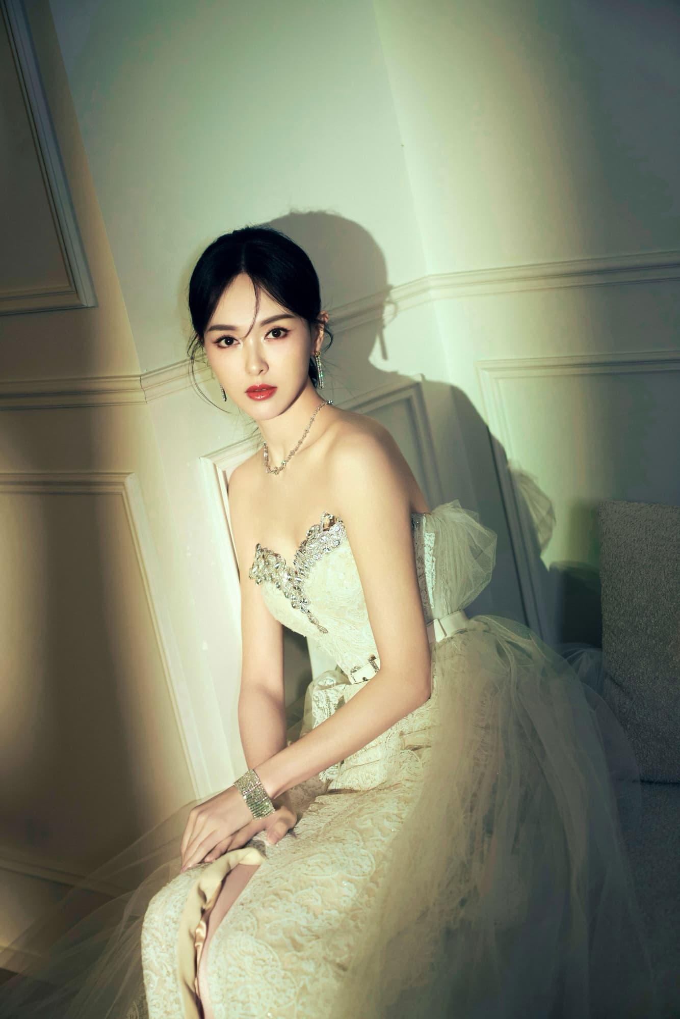 浪漫婉约，在星光点点下恣意盛放—唐嫣