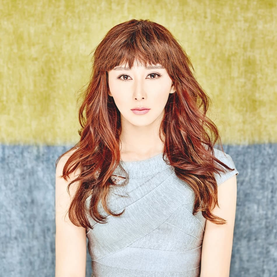 胡静生日曝写真大片 性感可爱尽显马来风