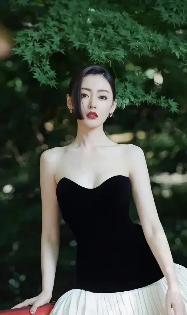 张天爱｜凹凸身材，太顶了