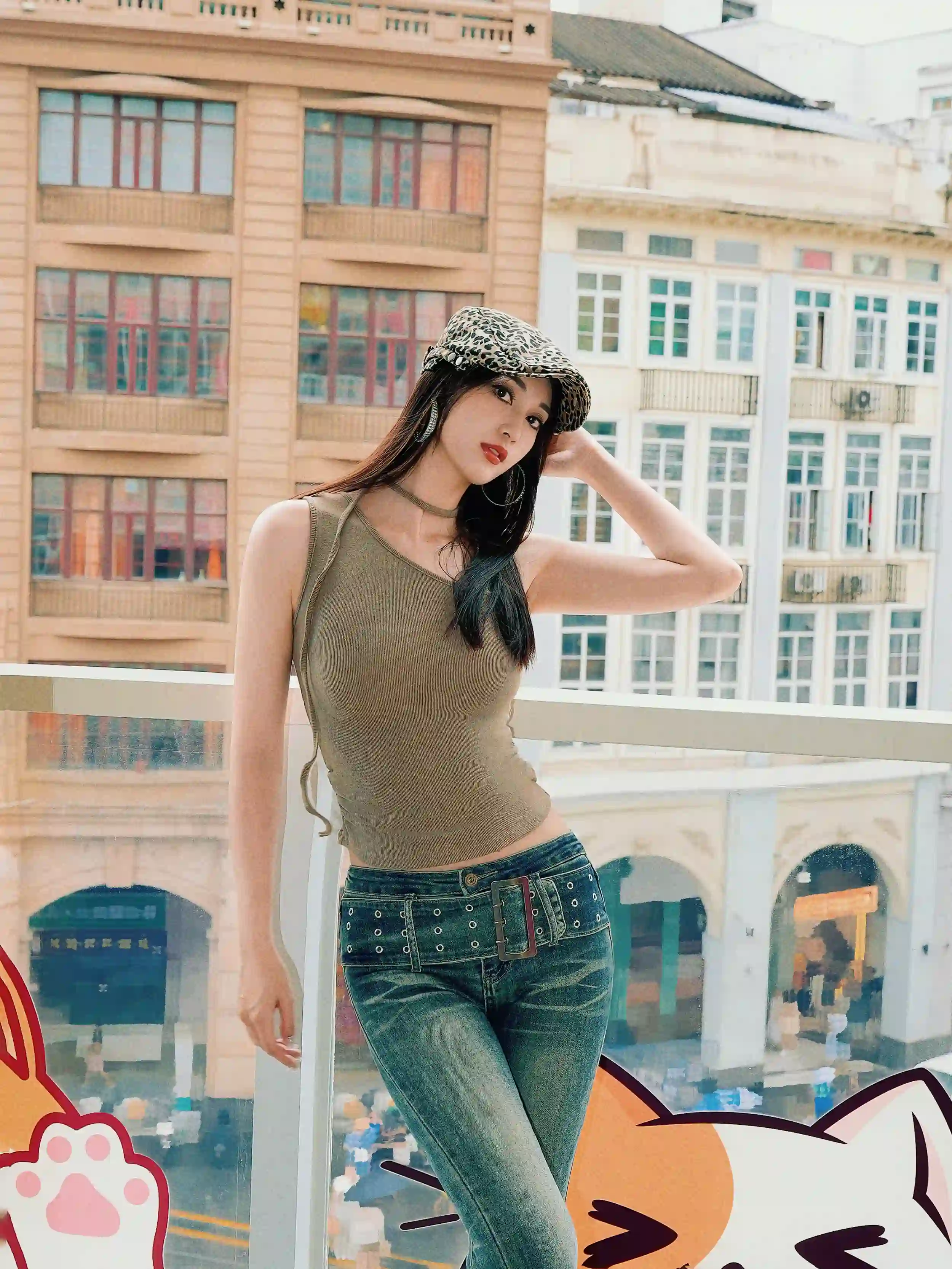 谭乔尹Emma ｜ 豹纹帽小烟熏 秒变千禧辣妹