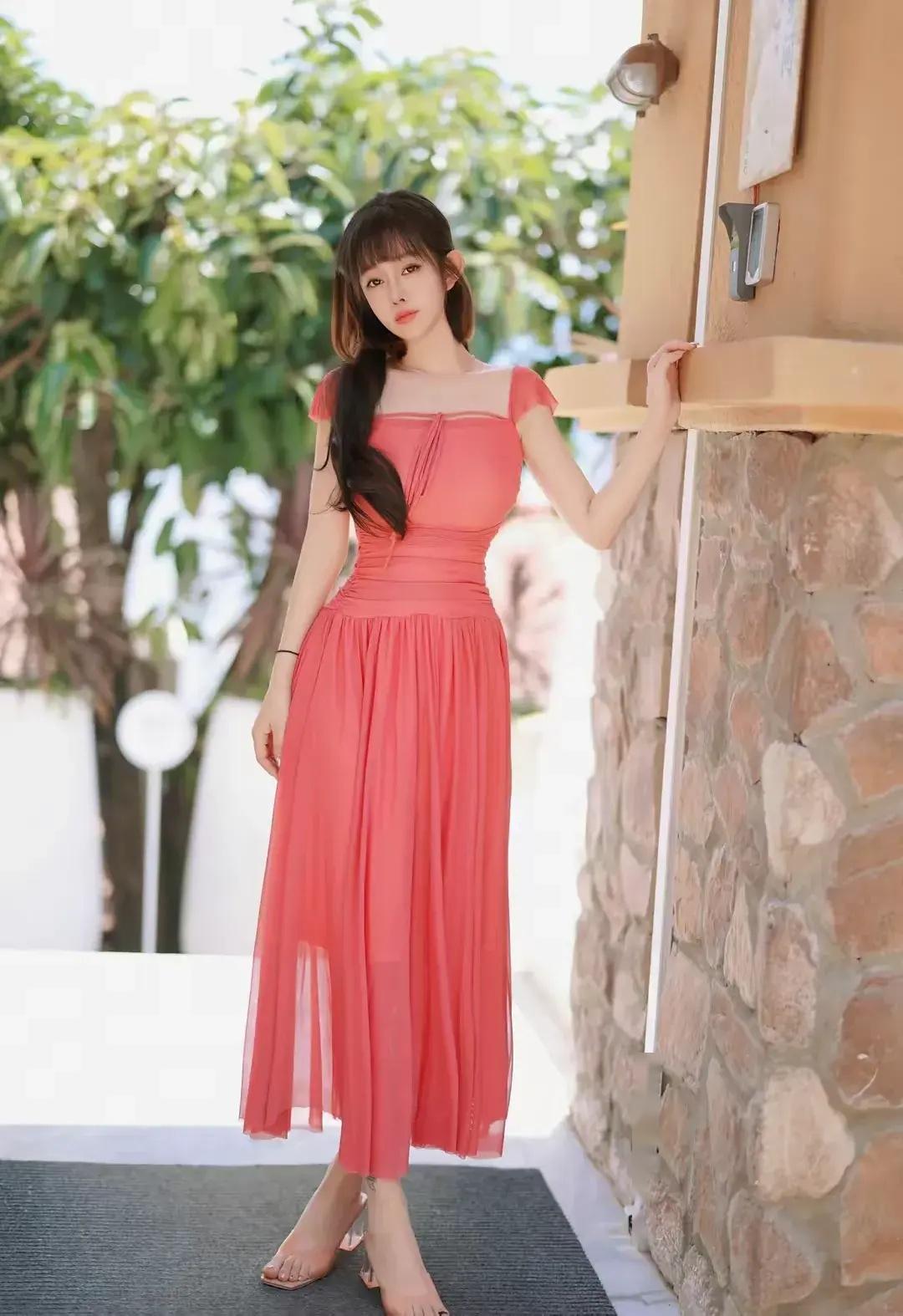 王雨纯 ｜ 红色风情 成熟女人的魅力