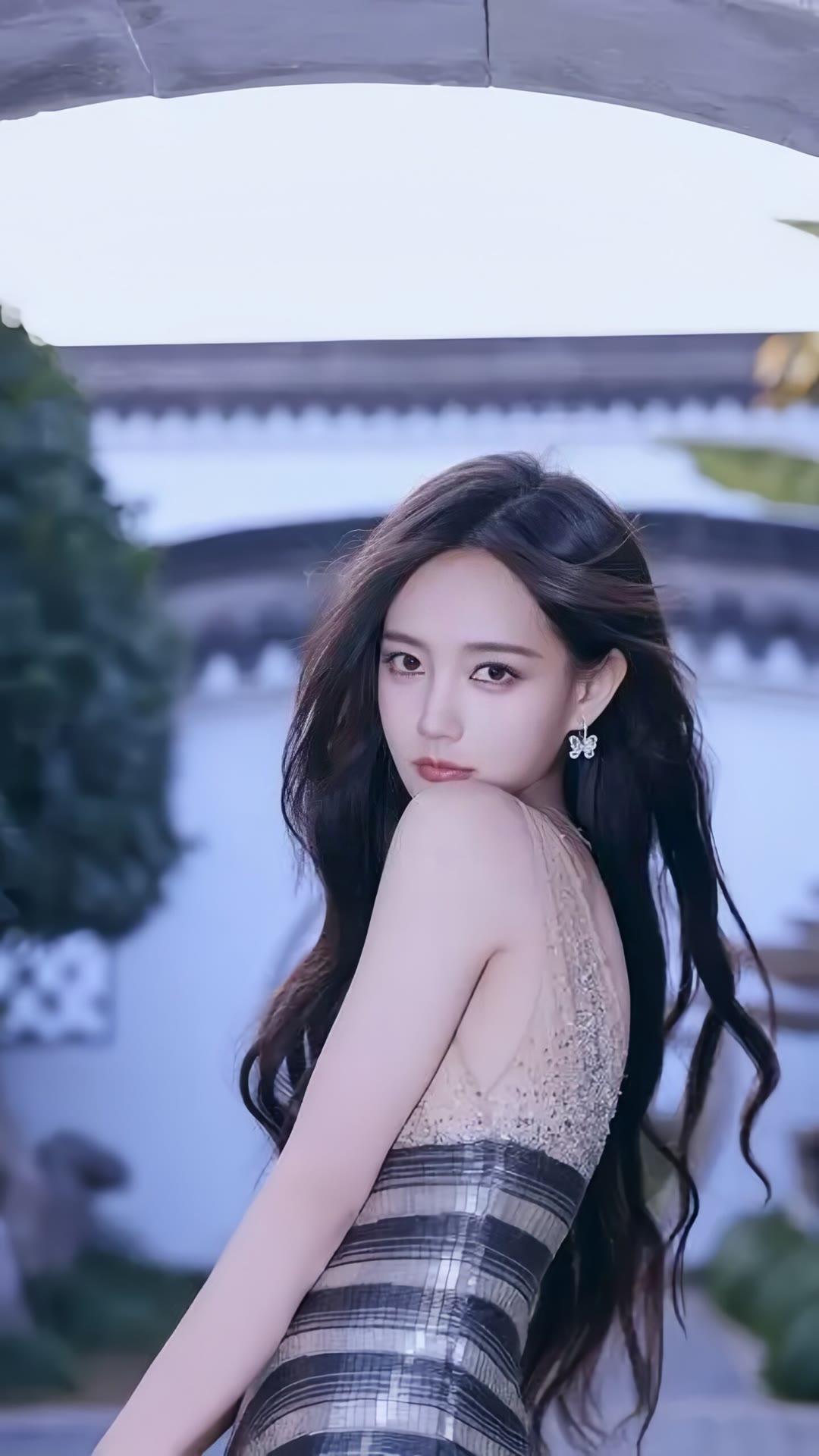 李一桐 ｜ 婀娜身姿 撩人心弦