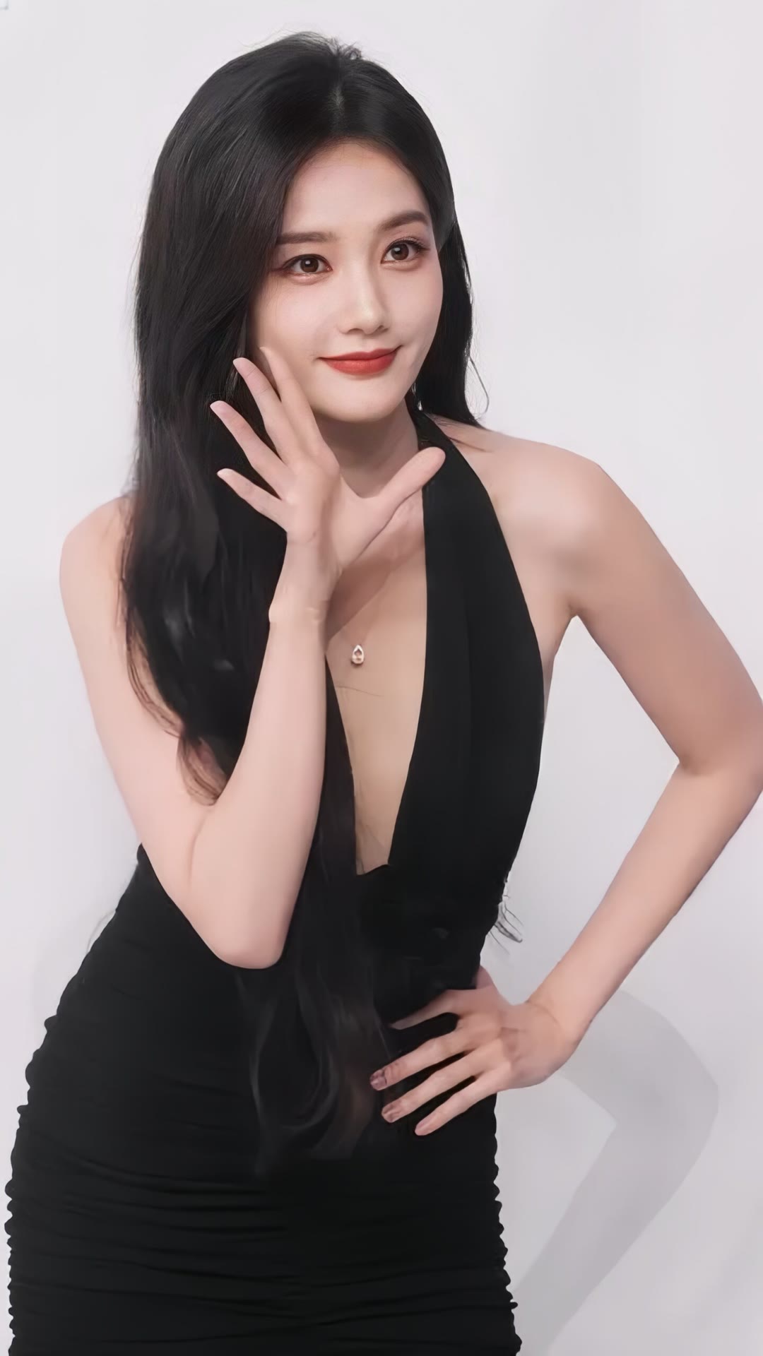 李一桐 ｜ 婀娜身姿 撩人心弦