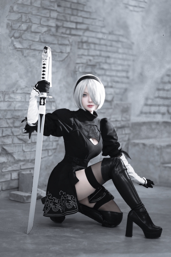 岛国小姐姐COS《尼尔》2B小姐姐 犯规身材太炸裂