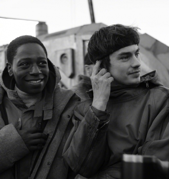 卡莉·史派妮分享《异形:夺命舰》幕后照：我喜爱他们