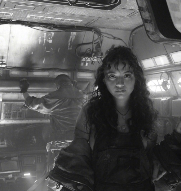 卡莉·史派妮分享《异形:夺命舰》幕后照：我喜爱他们