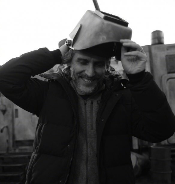 卡莉·史派妮分享《异形:夺命舰》幕后照：我喜爱他们