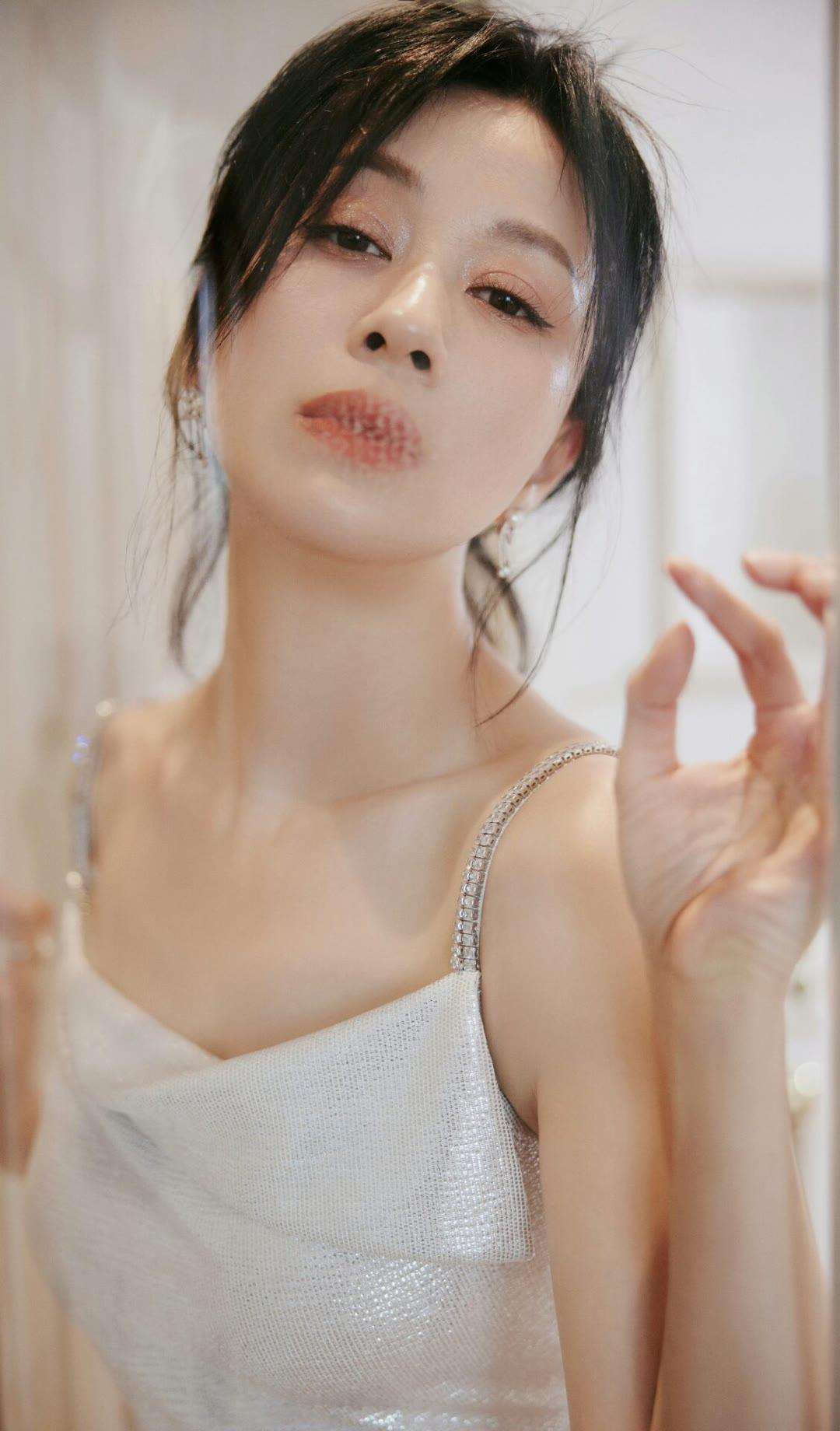 倪虹洁 ｜ 天真性感,痞帅利落