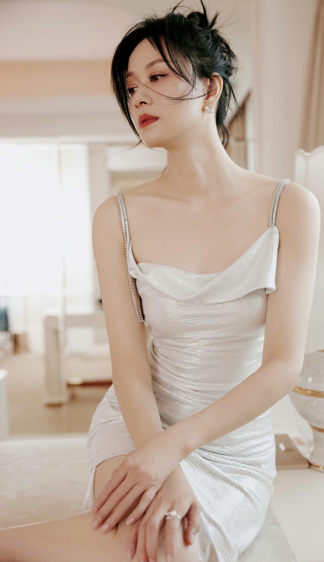 倪虹洁 ｜ 天真性感,痞帅利落