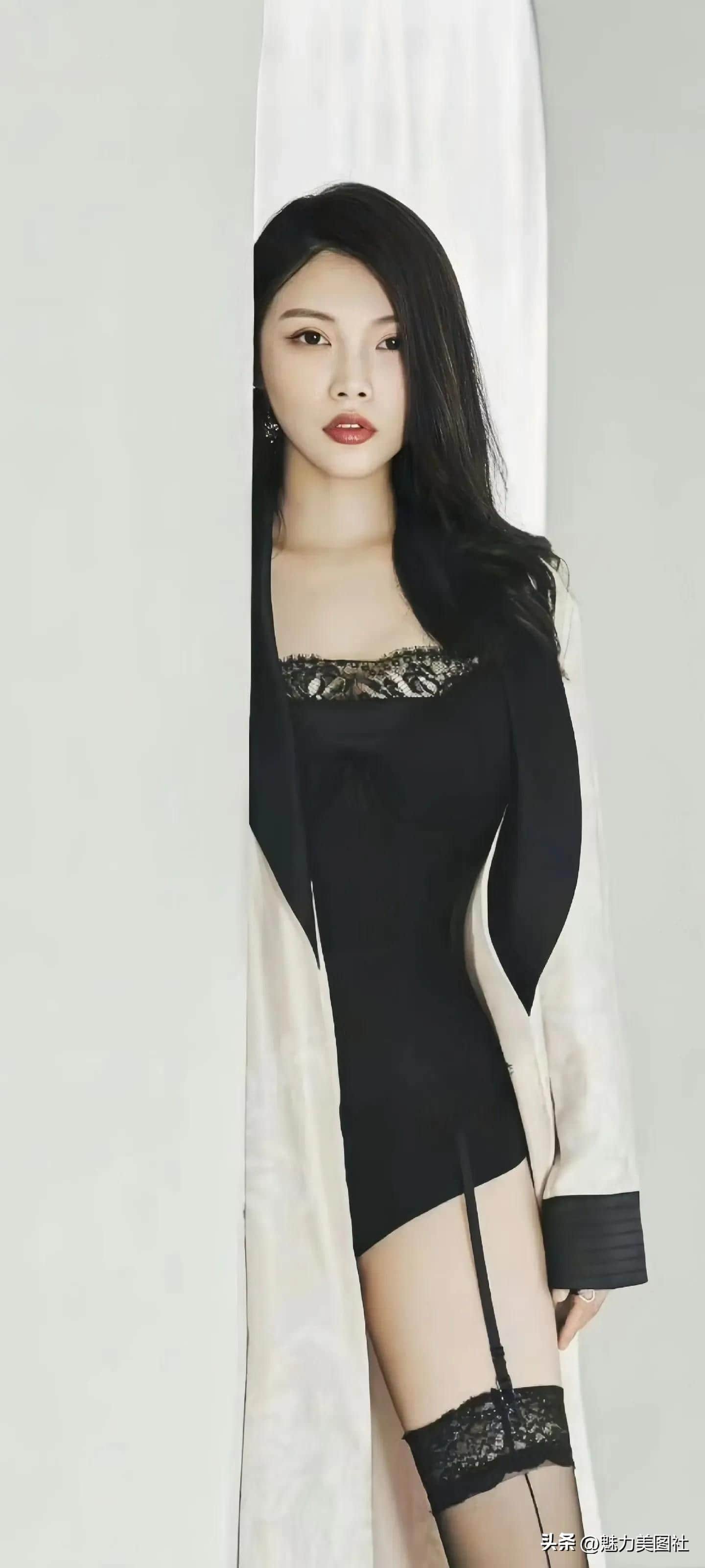 徐冬冬 ｜ 身材饱满韵味十足,美貌与才华兼具