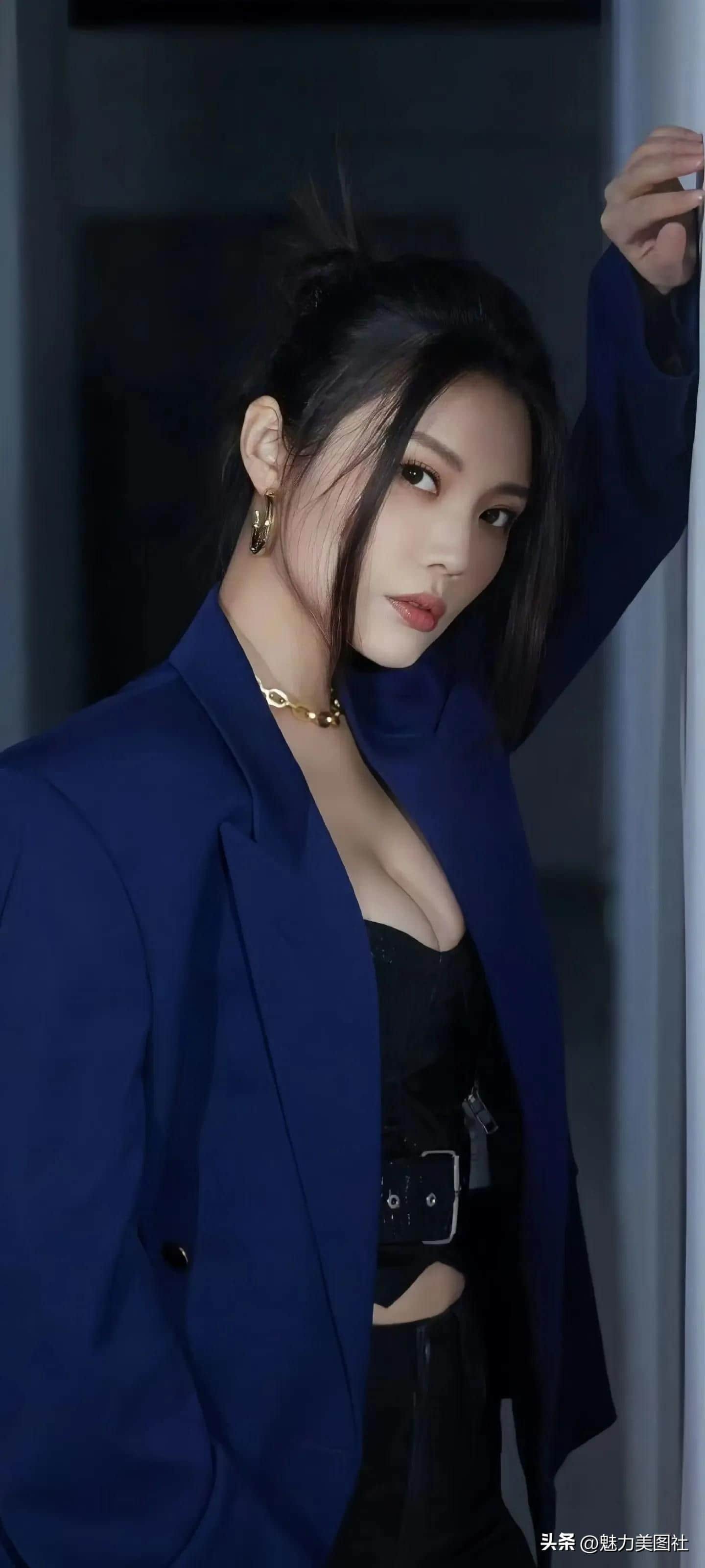 徐冬冬 ｜ 身材饱满韵味十足,美貌与才华兼具