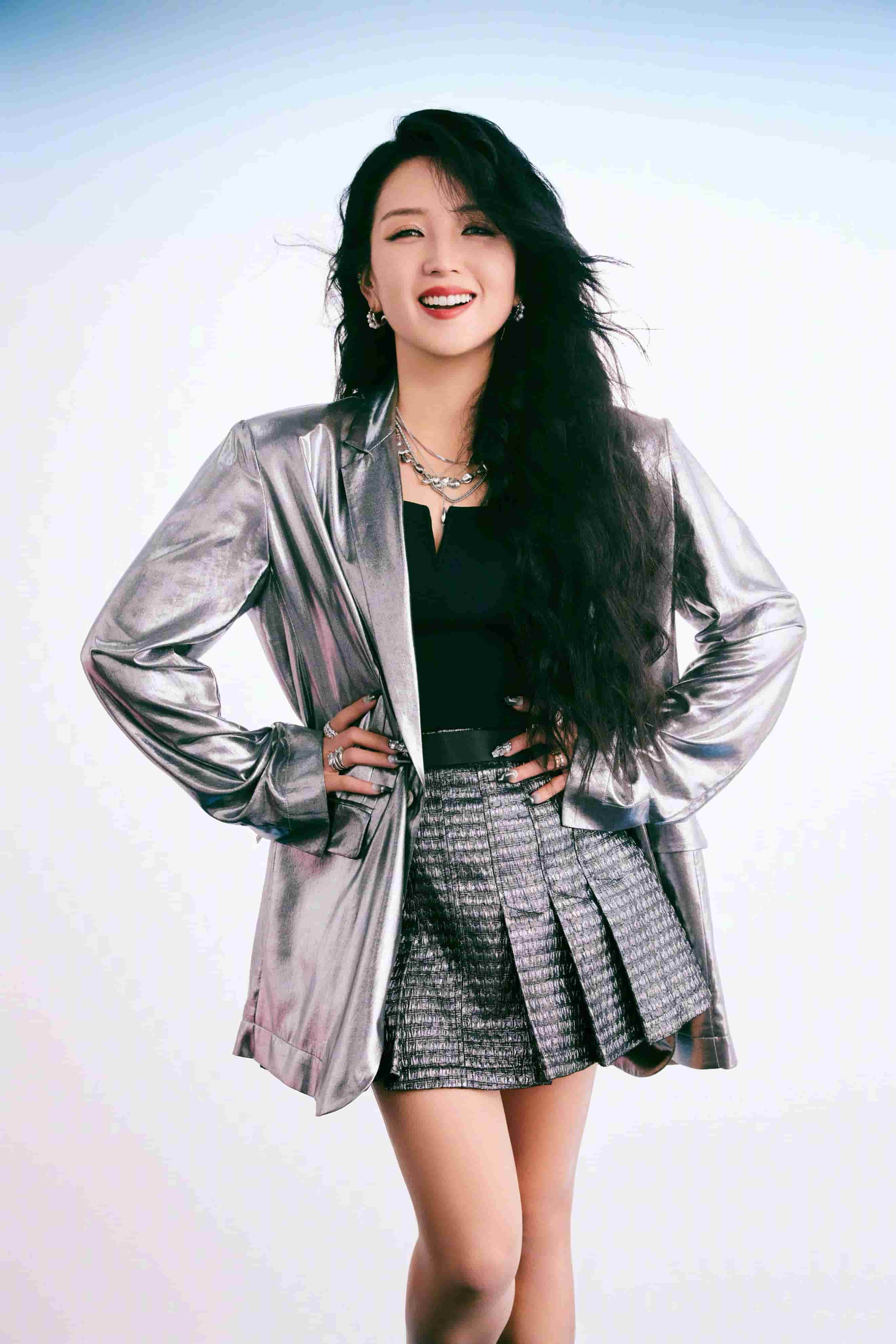 何洁 ｜ 浓妆出镜,秒变迷人甜妹