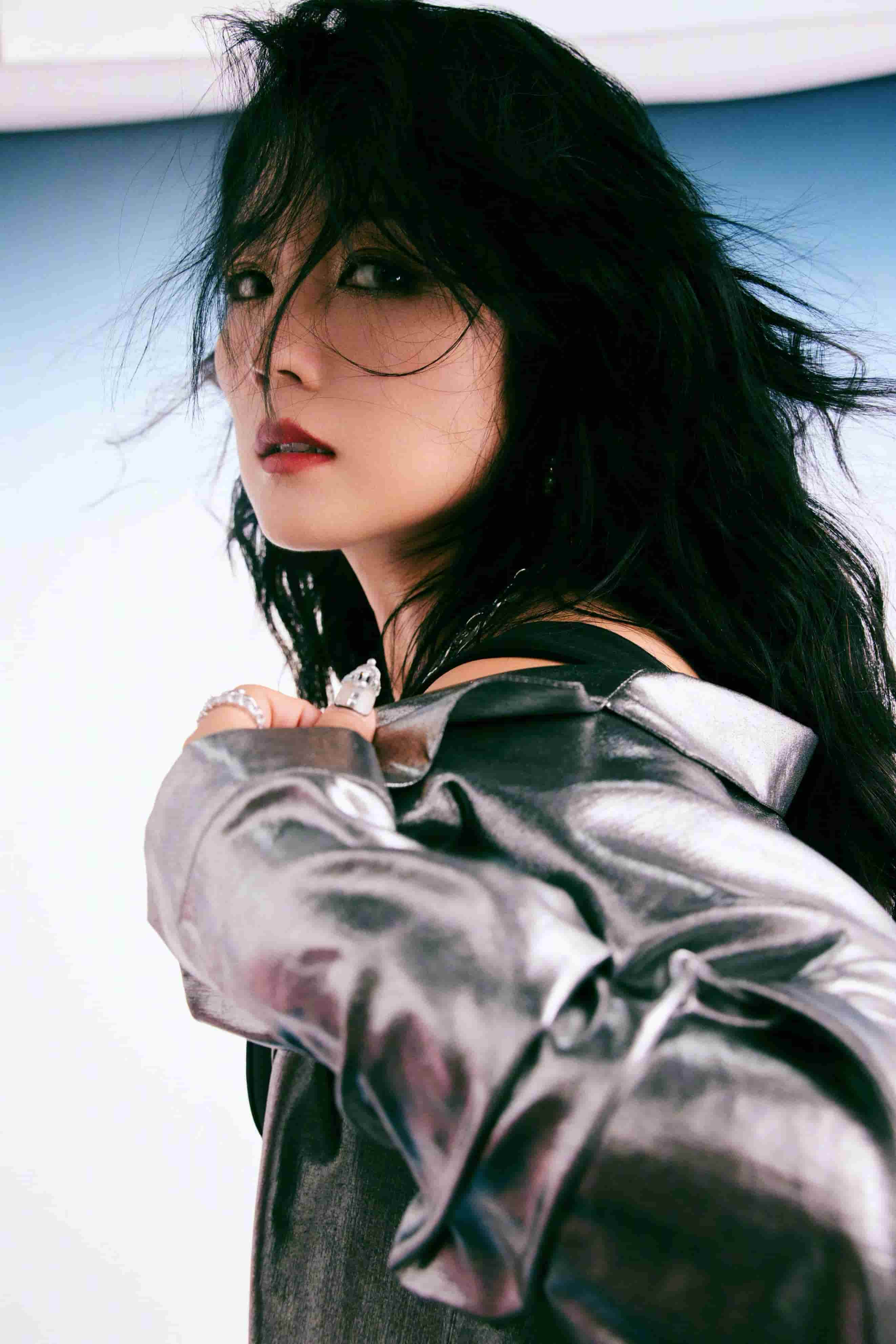 何洁 ｜ 浓妆出镜,秒变迷人甜妹