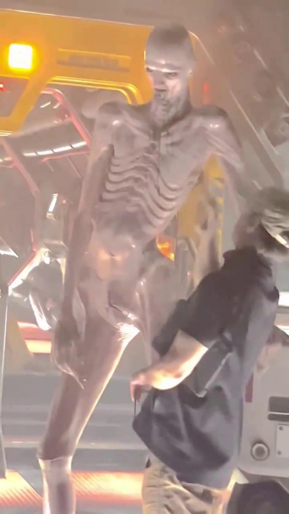 《异形：夺命舰》曝新特辑 "人体异形"是真人扮演的