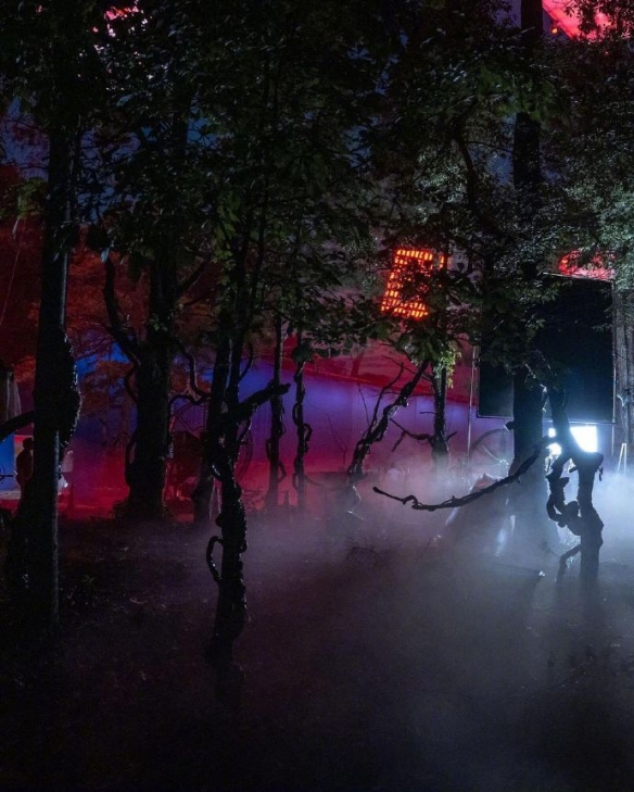 《怪奇物语》第五季曝全新幕后照 肖恩·利维回归!插图5 《怪奇物语》第五季曝全新幕后照 肖恩·利维回归!