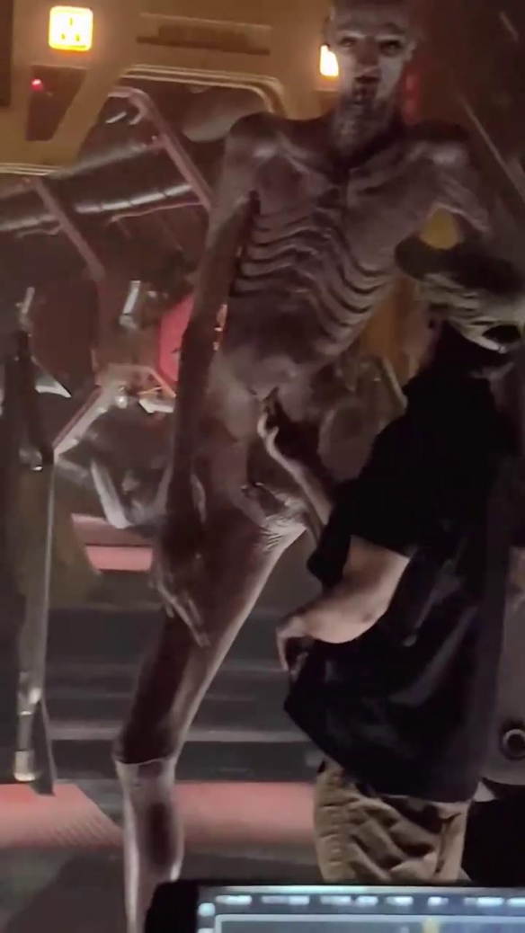 《异形：夺命舰》曝新特辑 "人体异形"是真人扮演的