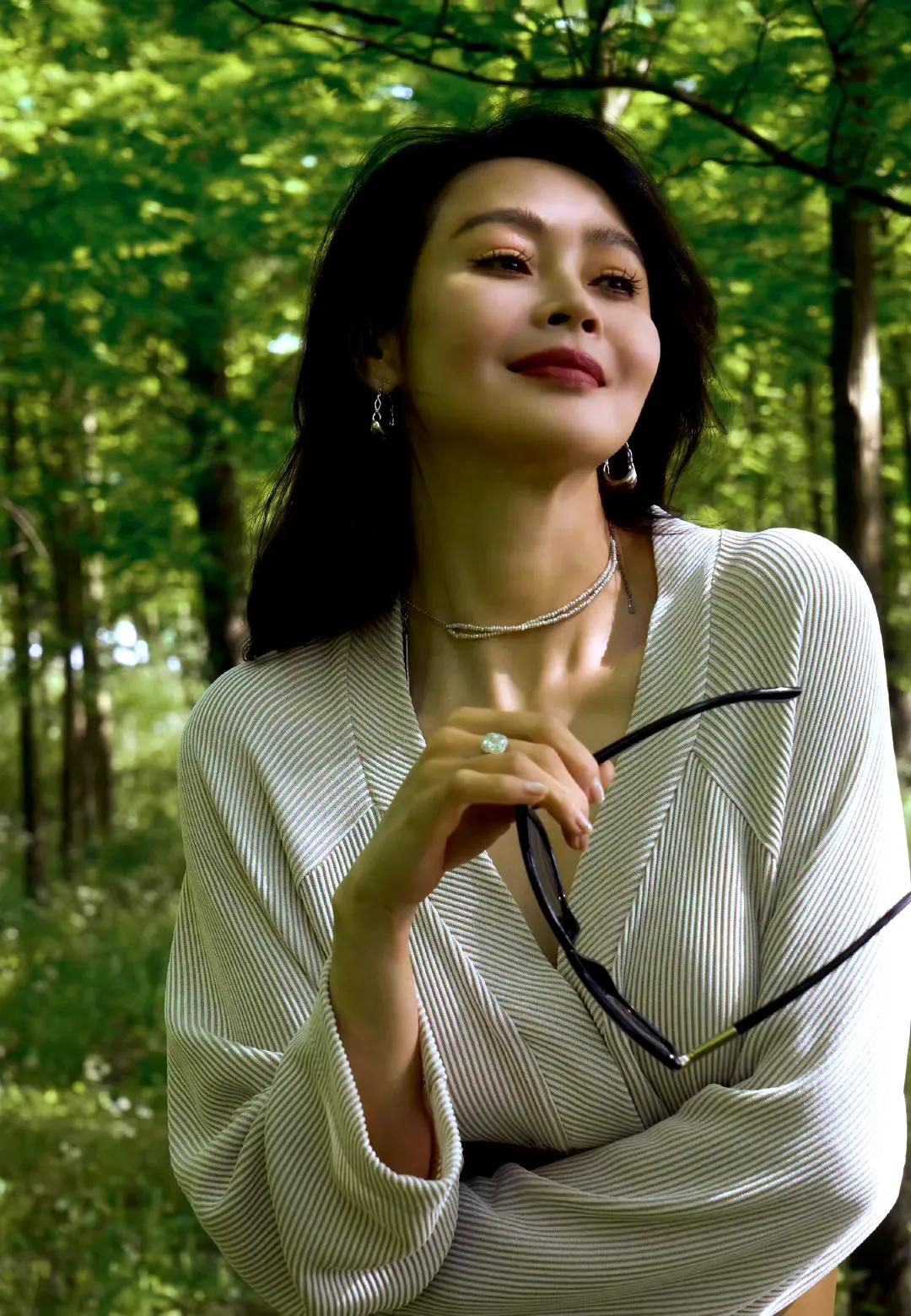 于明加 ｜ 身材火辣，腿又细又长，一点肉肉都没有